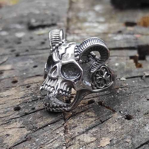 Rings sales with skulls